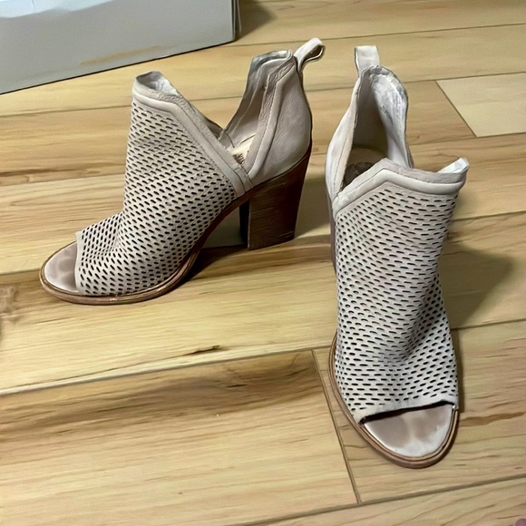 Vince Canuto size 8.5 booties - Picture 1 of 4